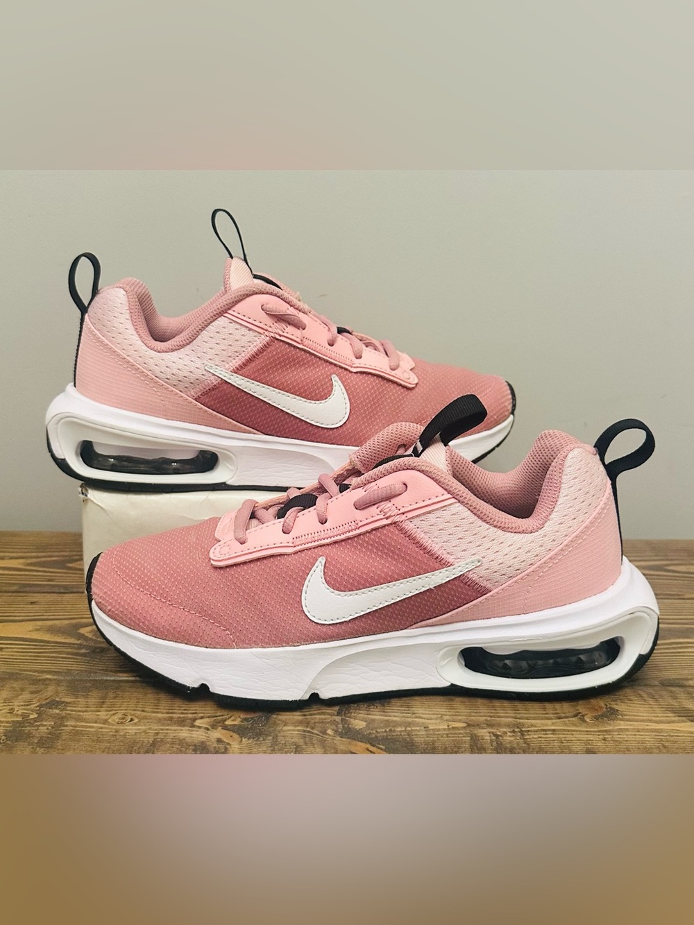 Nike Air Max INTRLK Lite Sneakers Pink DH9393-601 Size 4Y or Women’s 5.5
